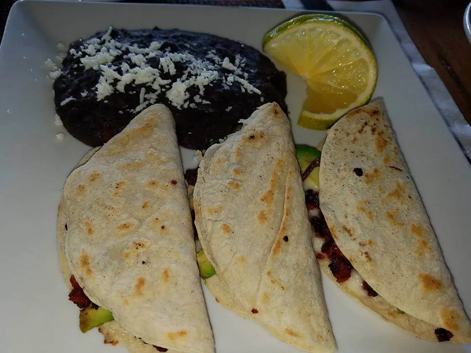 Quesadillas with small lemon in Akumal