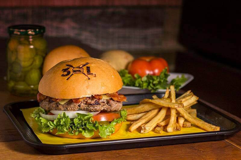 11 Tasty Burger Joints In Playa del Carmen That Will Make Your Mouth Water