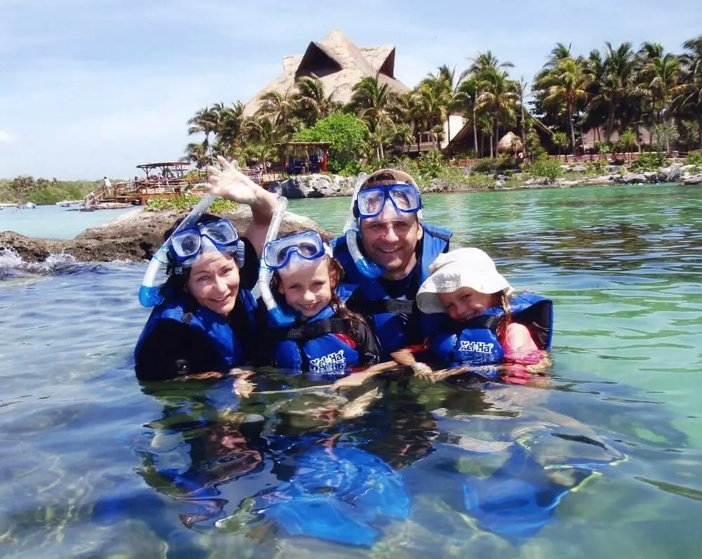 Family snorkeling in Xel-Ha