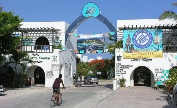 akumal town entrance