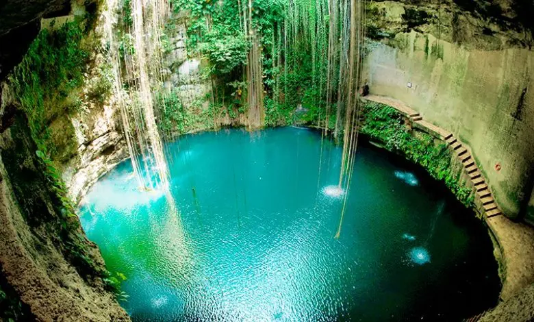 Cenote-Sagrado-de-Chichén-Itzá-La-Mordida