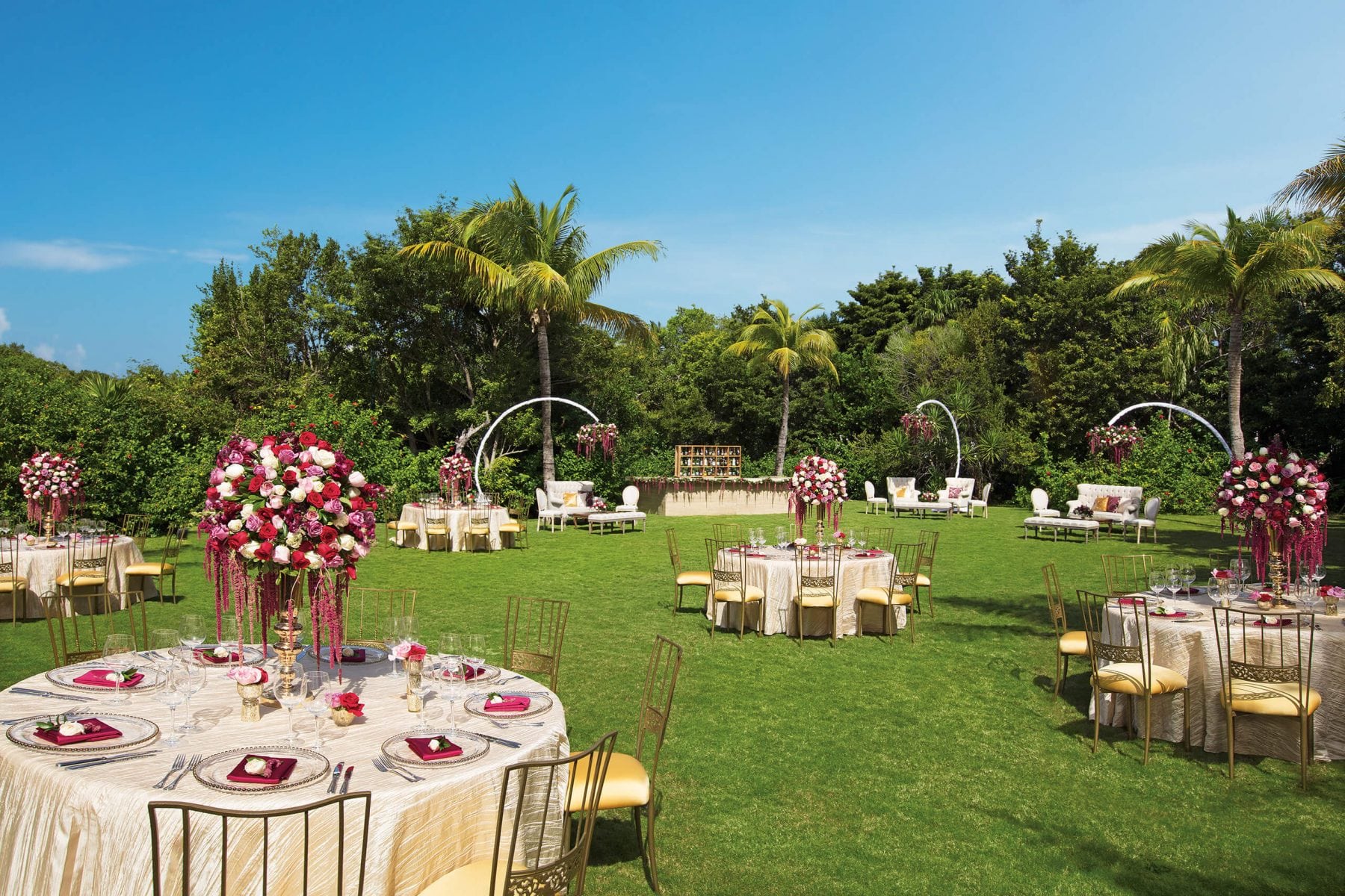 Wedding in reception Cancun garden location