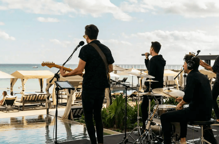 live music at Grand Hyatt 