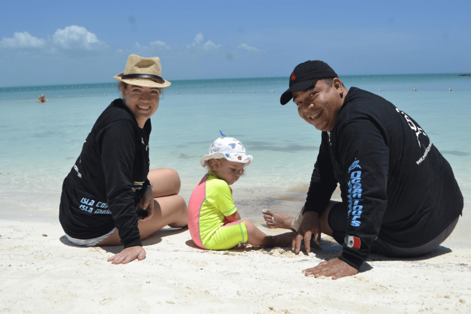 Naidya and family enjoying Isla Contoy tour.