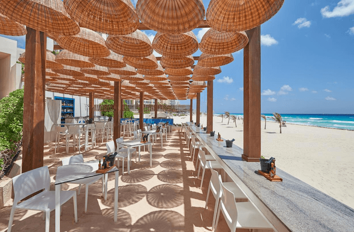 beach at live aqua