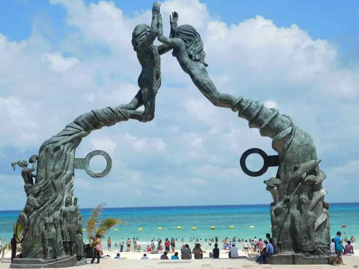 Famous Playa del Carmen beach - Parque Fundadores