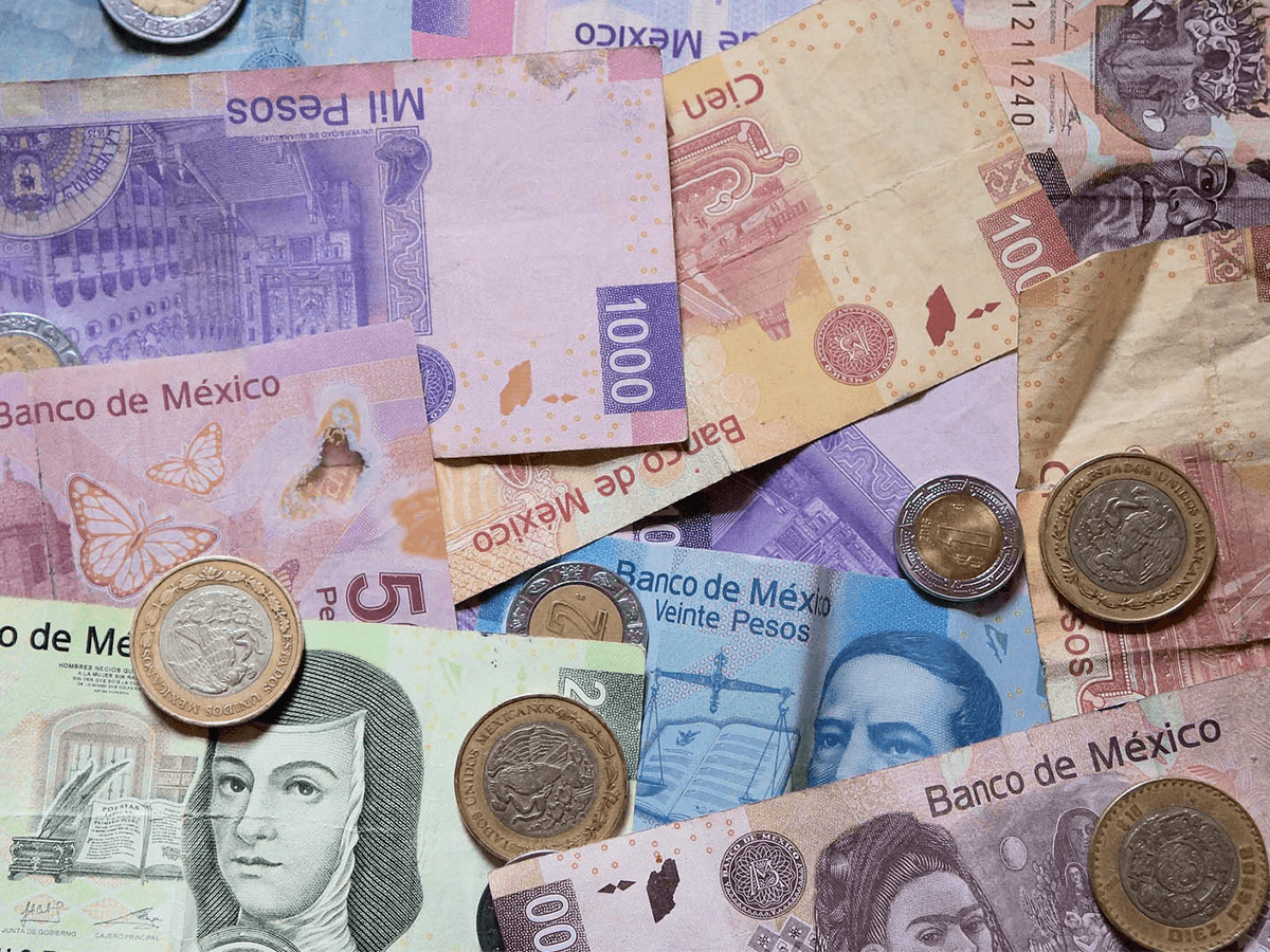 Who to Tip and How Much to Tip When Visiting Mexico