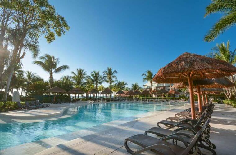 main pool at Sandos Caracol