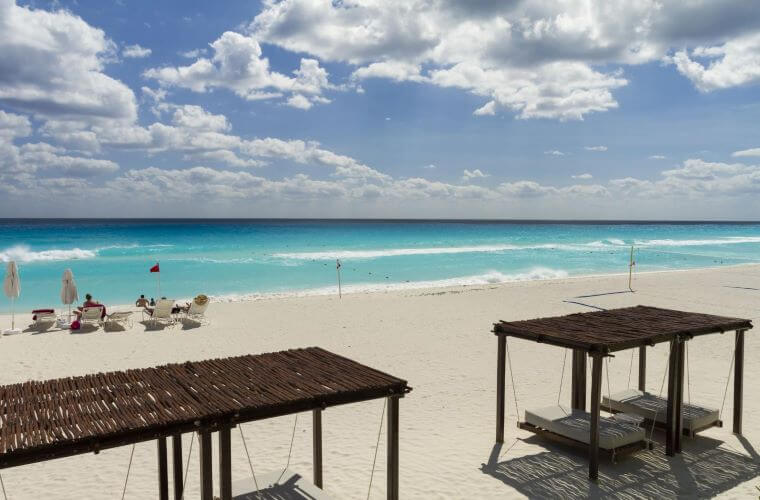 white sand beach for beach weddings at Sandos Cancun 