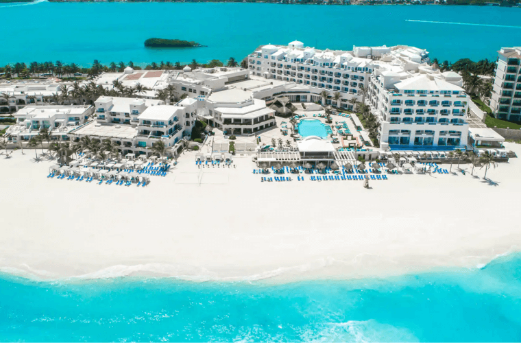 Aerial view of Wyndham Alltra Cancun 