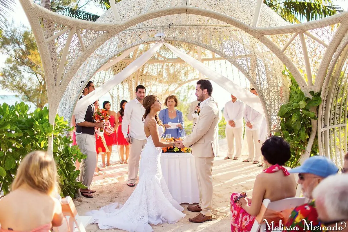 Husband and wife at their wedding in Playa del Carmen 