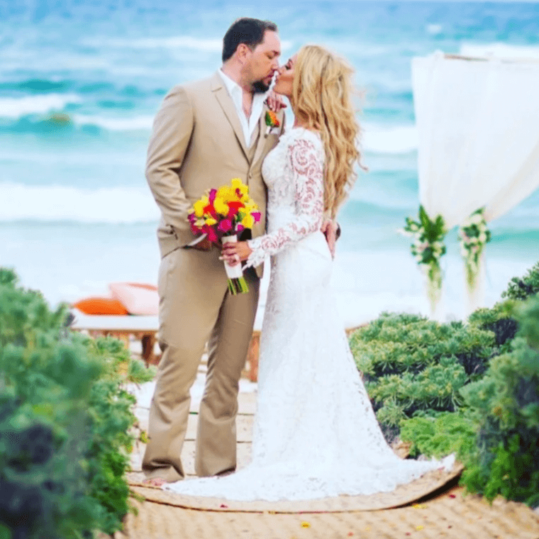 Jason Aldean and Brittany Kerr kissing after their Mexican wedding 