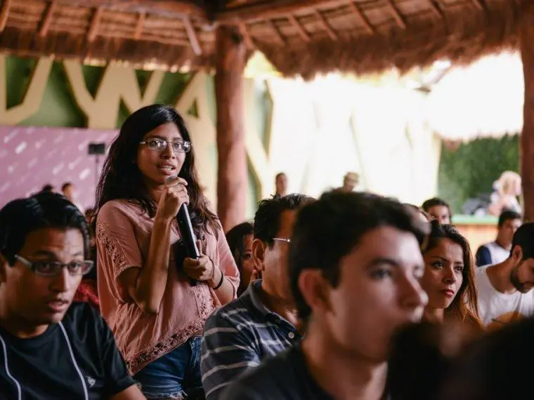 Participant at 2015 Riviera Maya Film Festival asks question of an artist