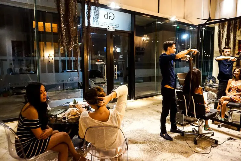 Glenn-Briggs giving a haircut at his Salon in Playa del Carmen