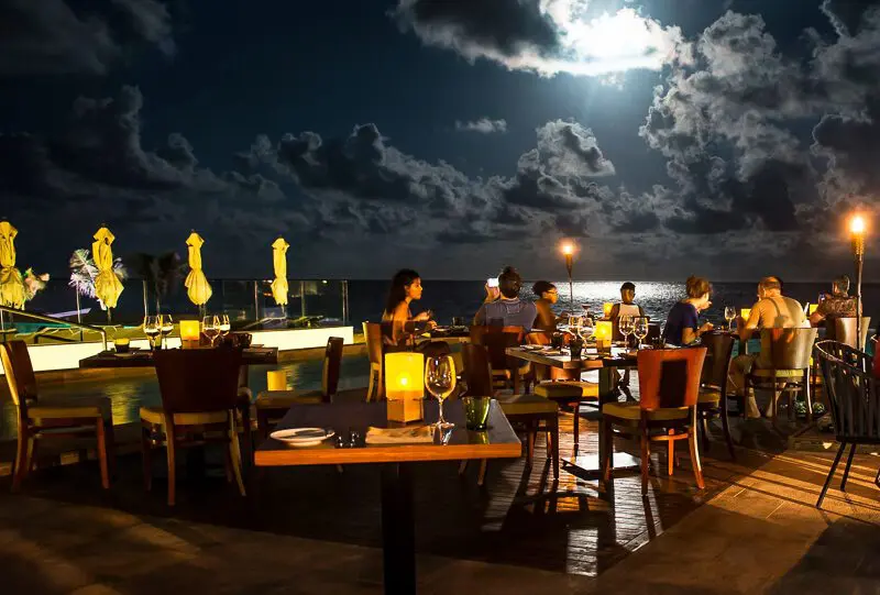 People dining at night at The Grill at Grand Hyatt in Playa del Carmen