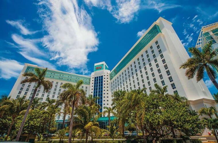 the front of Riu Cancun with palm trees in the foreground