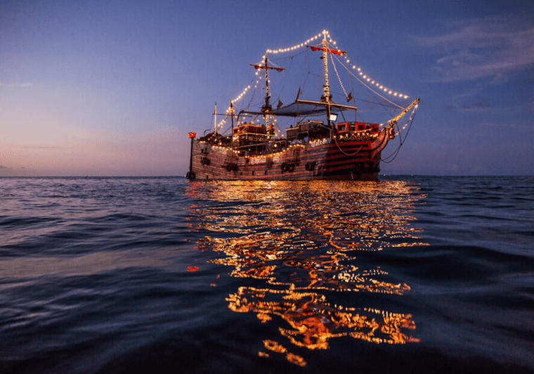 Boat sailing in cancun