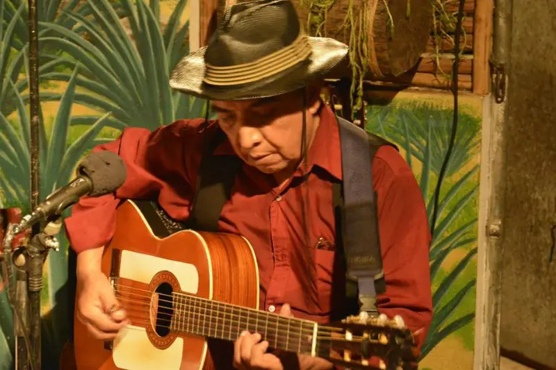 Person performing eclectic music at La Perla Pixan, located in Playa del Carmen