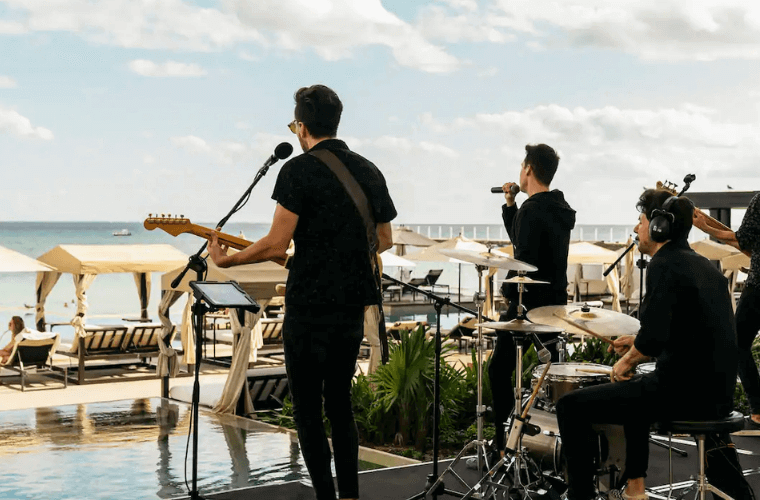 a band playing at Grand Hyatt Playa Del Carmen 