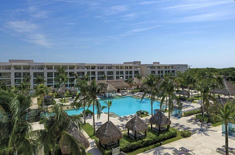 the pool and accommodation buildings at Paradisus La Perla 