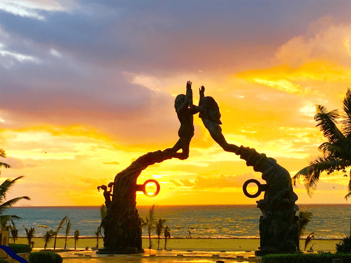 Playa del Carmen statue at Parque Fundadores