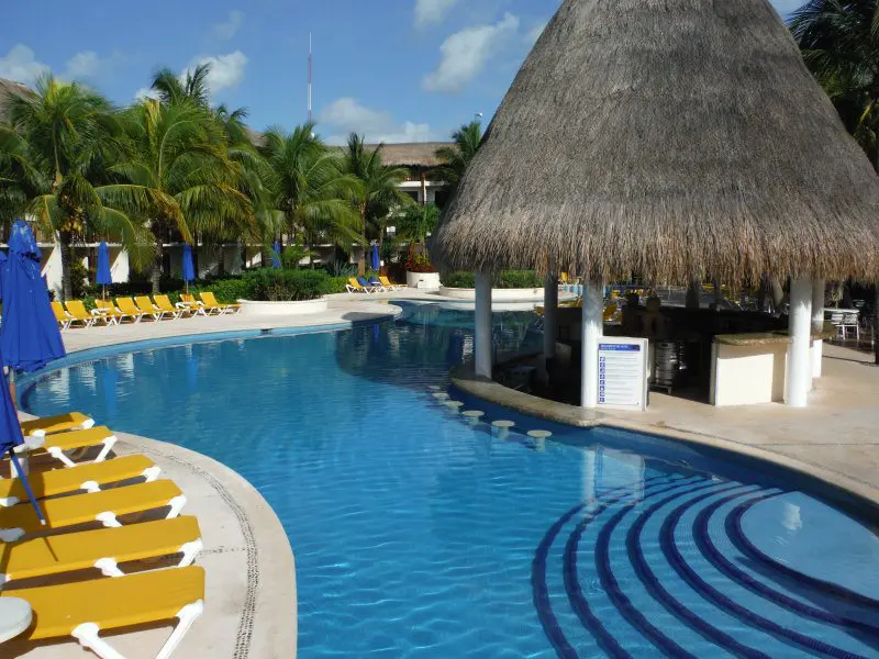 The swim up bar at the Reef Coco Beach