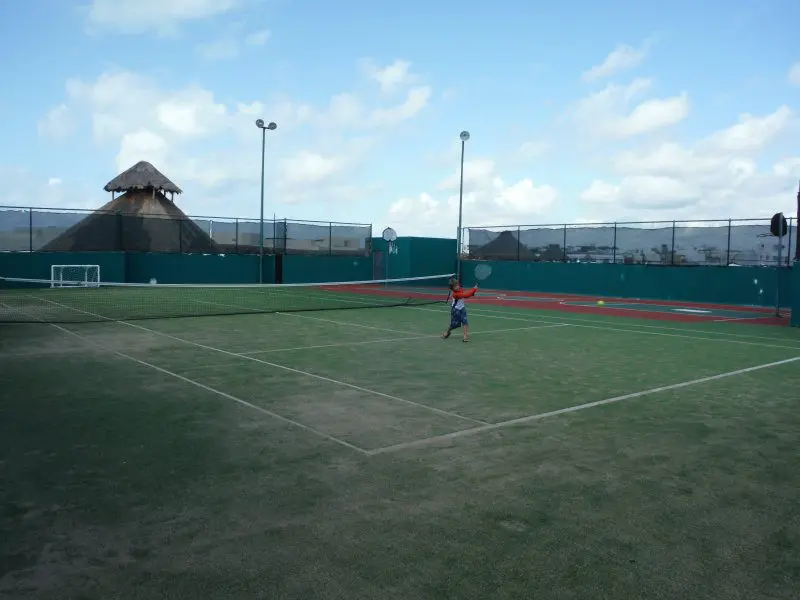 Tennis and sports on the roof at the Reef Coco Beach hotel