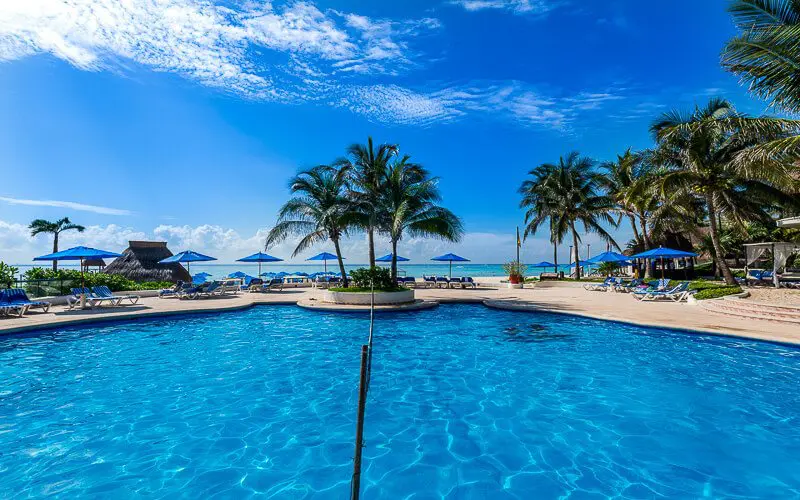 Reef Playacar pool