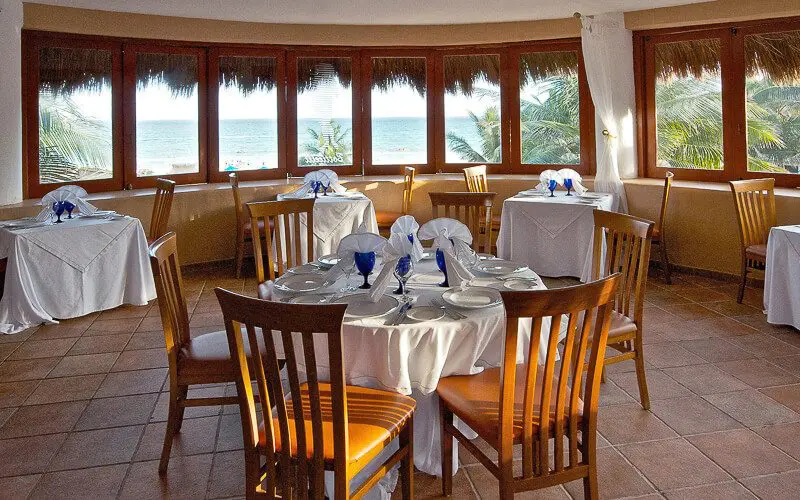 Reef Playacar restaurant
