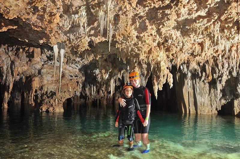 Mother and son in rio secreto 