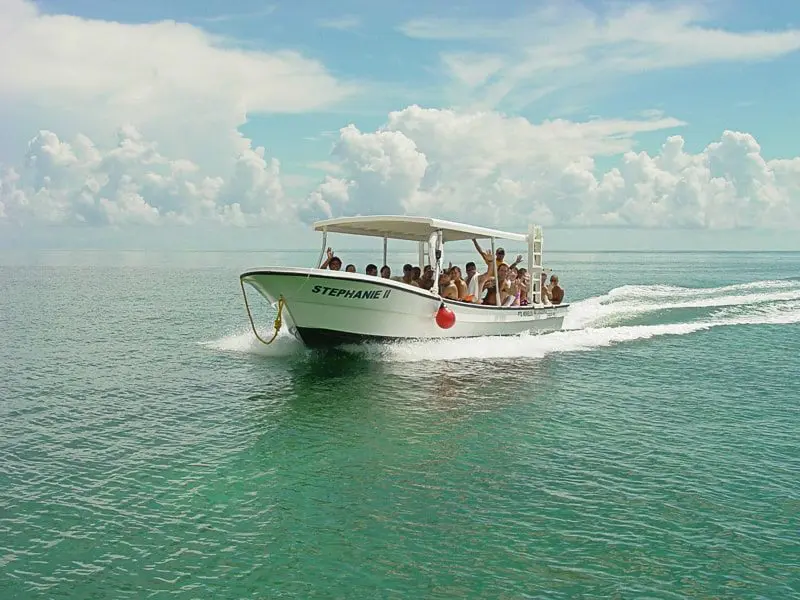 A boat taking guests on a Riviera Maya snorkeling tour