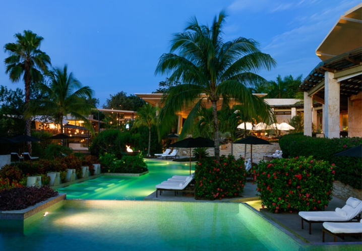 Rosewood Mayakoba at night