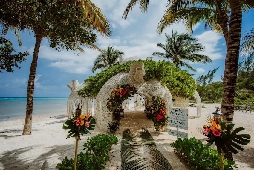 Beach wedding at Sandos Caracol