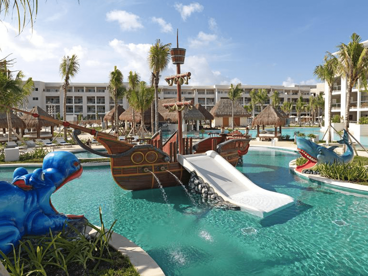 6 Hotels With Waterslides In Playa Del Carmen That Your Kids Will LOVE!