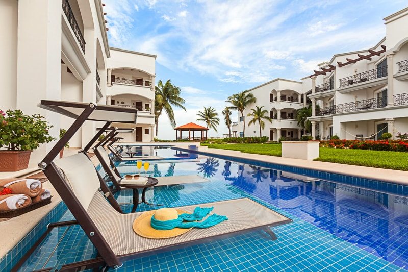 Royal Playa del Carmen swim-up