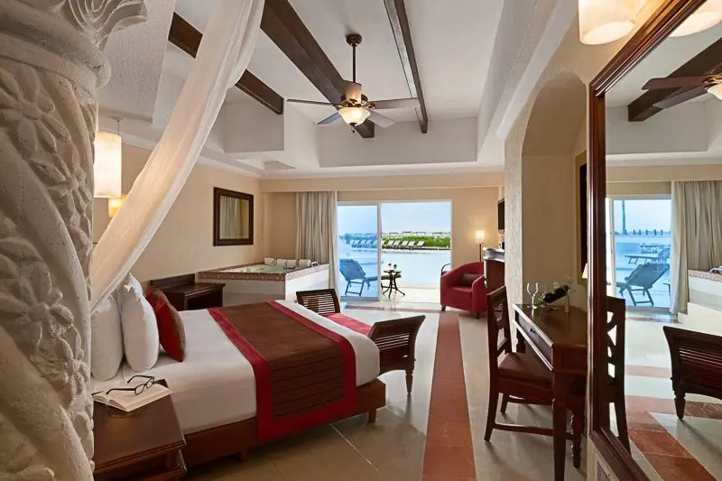 Royal Playa del Carmen suite