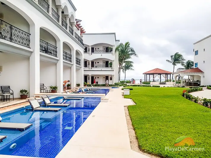 The Royal Playa del Carmen swim up