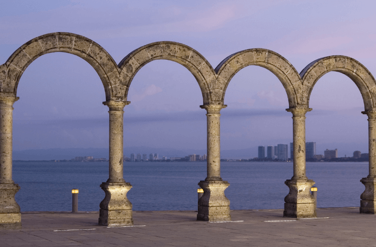 Malecon arches 