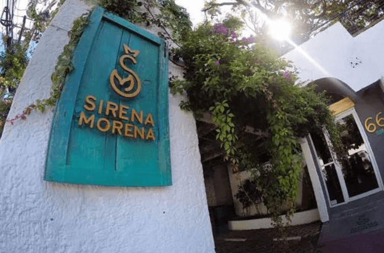 the entrance to sirena morena showing the name 