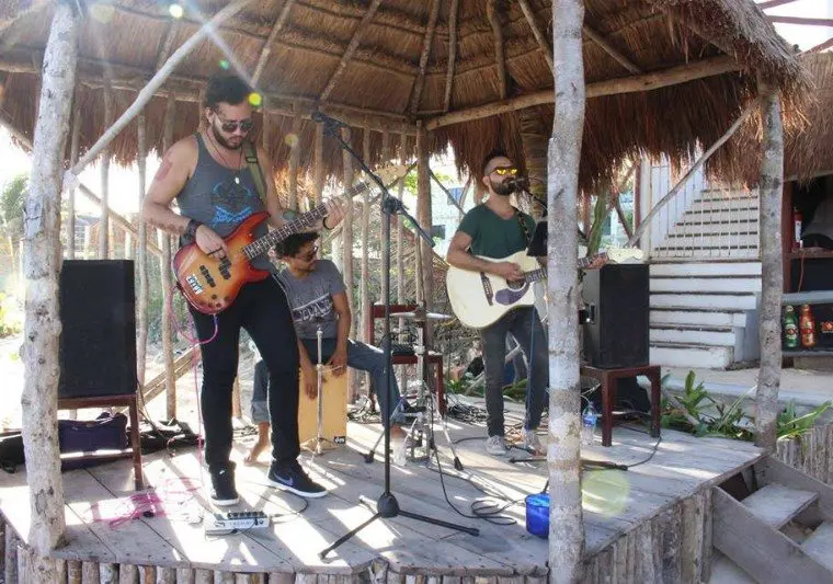 Live music at Wah Wah Beach Club in Playa del Carmen