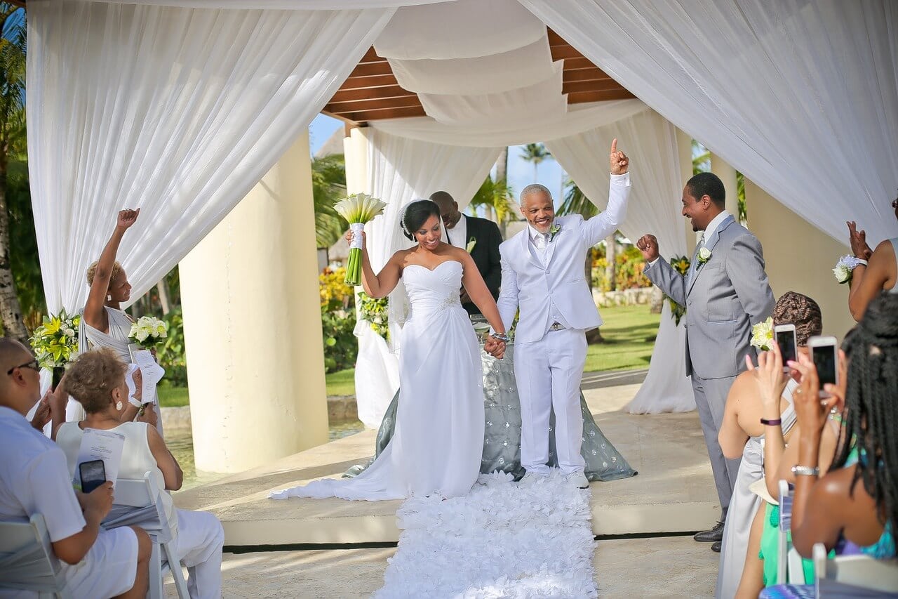 Bride and groom wedding ceremony in Cancun