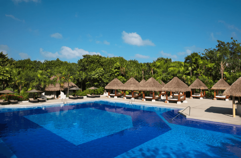 the Reef pool bar at Dreams Sapphire 