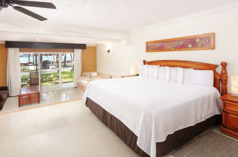 Rooms at El Dorado Seaside Palms 