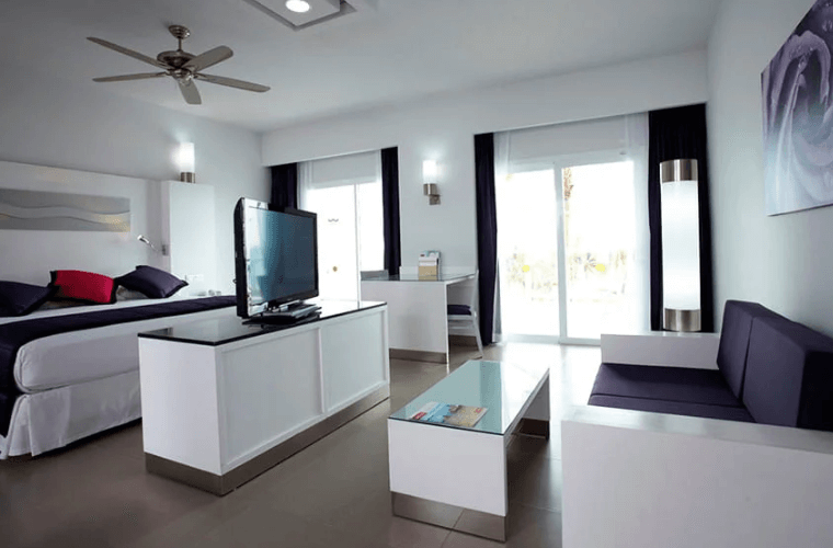 interior of the jacuzzi suite at Riu Palace Peninsula Cancun