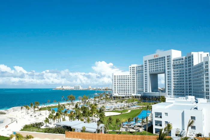 Weddings at Riu Palace Peninsula Cancun | Our Honest Review (2022)