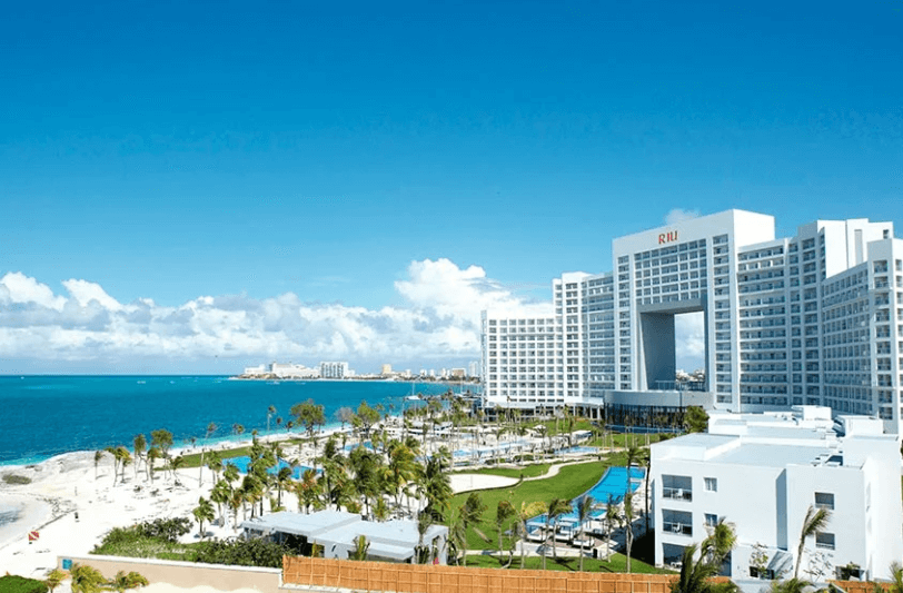 beach and accommodation at Riu Palace Peninsula