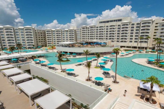 Royal Uno Cancun with the resort viewed across the pool