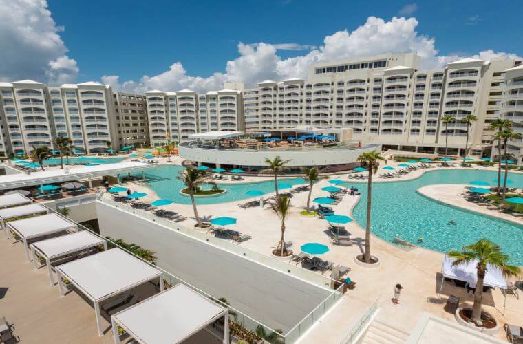 Royal Uno Cancun with the resort viewed across the pool