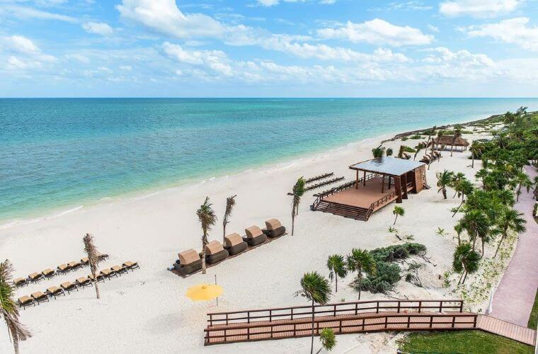 white sand beach close to Royalton Splash Riviera Cancun 