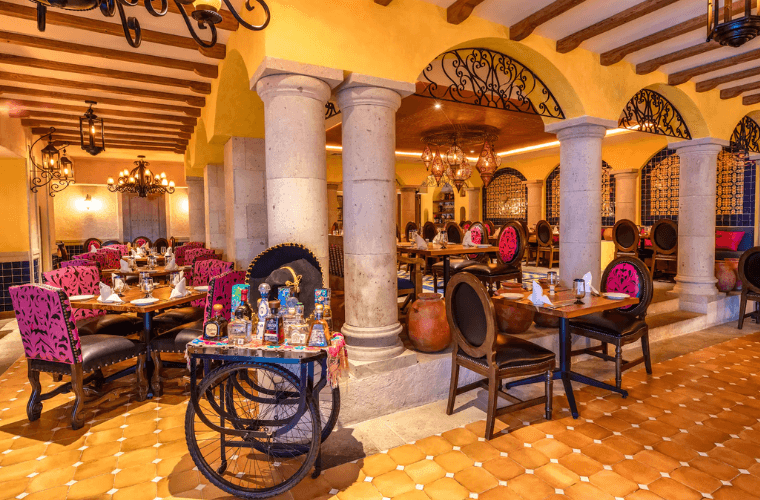 the interior of a restaurant at Wyndham Alltra Cancun 